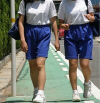 中学生に質問です 体育がある日は制服のカッターの下に体操着の Yahoo 知恵袋