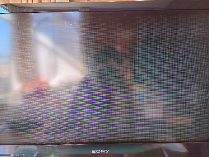 テレビの画面に白い線の傷が付いてしまいました。 - ネットなどに