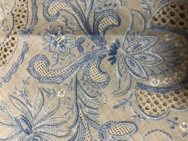 今汕頭刺繍ハンカチに興味がありYahooオークションや他のサイト