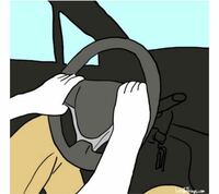 ハンドルの持ち方 最近の車は↓の持ち方をすると警告が出るのでしょうか？
夫の車は古いので警告など出ません汗
何回言ってもちゃんとした持ち方をしてくれないので同乗してると非常に気になります。
（関節が異常に固くこれが楽みたいです）
私はN-VAN（ホンダセンシング）に乗っていますがハンドルをこう持った場合警告してくれるのでしょうか？？
よろしくお願いします(_ _)
