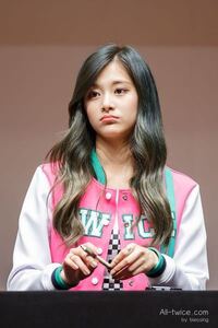 Twiceのツウィちゃんがよくしてたこうゆう髪の巻き方のやり方教えて下 Yahoo Beauty