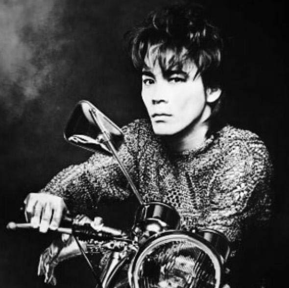 氷室京介と写っているこのバイクの車名は何ですか Sr400 Yahoo 知恵袋