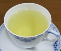 冬場にお茶を作るときは、陶器に茶を入れてお湯を注がれていますでしょうか。
・
それとも、陶器に茶を入れて電子レンジでチンされていますでしょうか。 