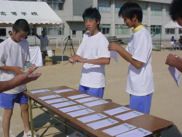 大喜利運動会の借り物競争に書いてあったとんでもないお題とは Yahoo 知恵袋