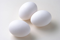 賞味期限を過ぎた卵はどうしますか？ (@_@)ｂ

１、捨てる
２、茹で卵にする
３、気にしないで使う
４、その他 