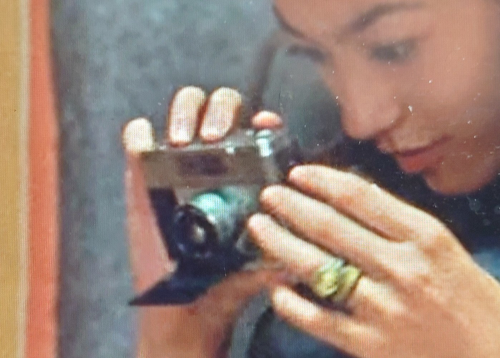 映画【富江】に関する質問です このフイルムカメラの名前をご存じの方はいますでしょうか