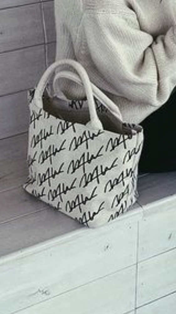 これどこのブランドのバッグか分かりますか？