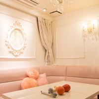拾い画なのですが この部屋があるカラオケを教えてください また Yahoo 知恵袋