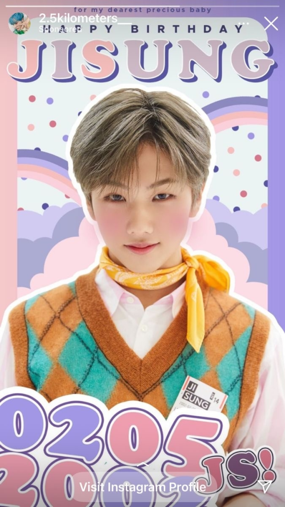 韓国系のオタクの方で推しの誕生日に下記のような画像を自作してinstagr Yahoo 知恵袋