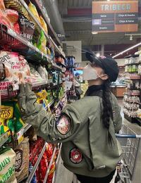 このaespaのウィンターの着ているフライトジャケットはどこのブ  