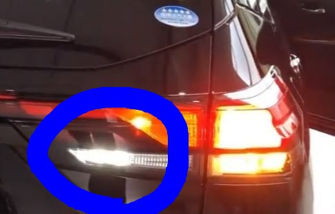 T16電球の後退灯をT16LEDバルブに交換した場合、300lmと500lmの明るさの違いは後ろから見てあからさまに分かる程違いますか？ 車自体の後退灯の発光面積が小さいと大差ないですか？