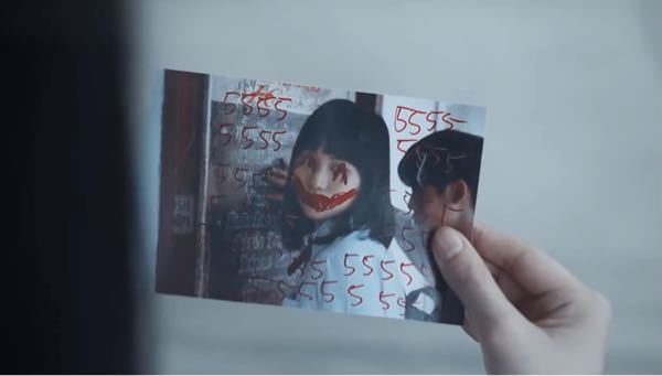 転校生ナノという海外ドラマのこのシーンの写真の周りに書いてある5という数字はどういった意味を表してるのでしょうか？