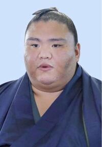 御嶽海の頬はなぜ黒ずんでいるんですか？ 