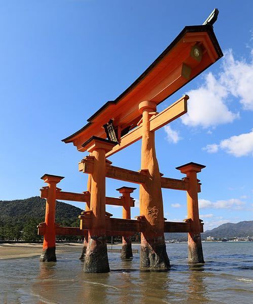 厳島神社等の鳥居で 主柱の他に補助の柱があると思います 鳥居を安定さ Yahoo 知恵袋
