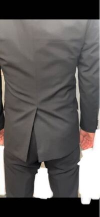 スーツを新調しました 後ろのベントは普通でしょうか 前は閉めてい Yahoo 知恵袋