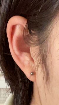 耳たぶが小さいのにファーストピアス内側にあけすぎちゃってますよね マスクに Yahoo 知恵袋