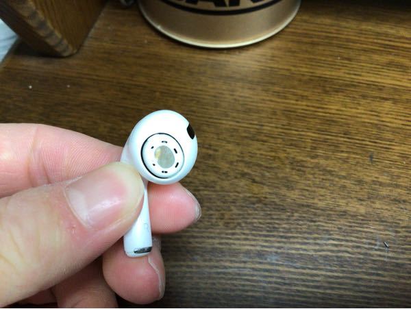 至急です。AirPodsProの内部の黒い部分がいつの間にかなく... - Yahoo 