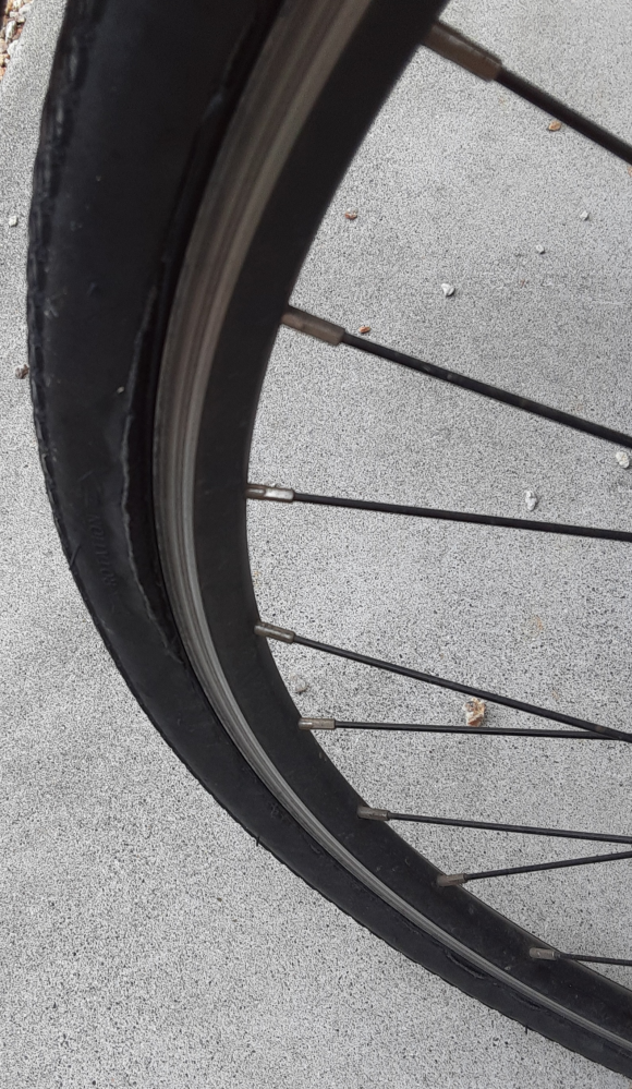 自転車のタイヤの寿命今日、自転車がパンクしたと思い、修理に出