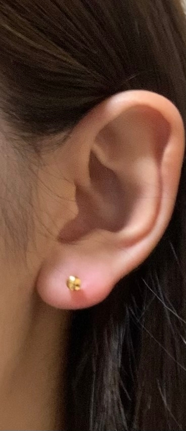 ピアスを開けている方もあけていない方も！カフス NAVETA ピアッサーでピアスを開けたのですが、シャフト部分が前に出て