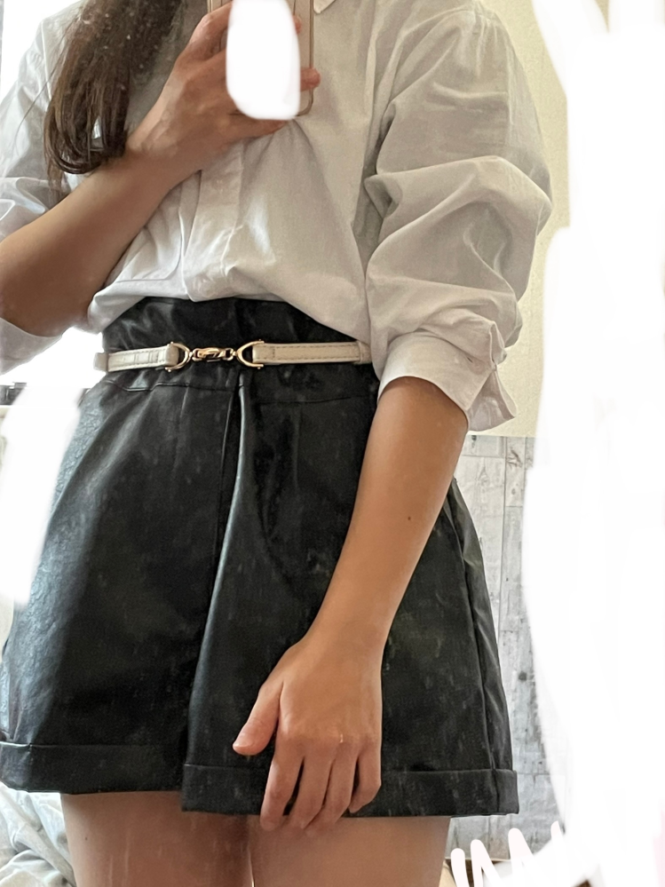 至急このコーデはダサいですか またレザーショートパンツに似合うコーデ教えて Yahoo 知恵袋