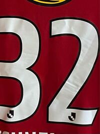 なぜ サッカーのユニフォームのマーキングは長持ちしない素材を使っているのです Yahoo 知恵袋