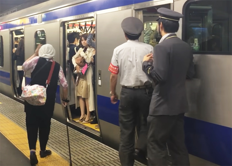 大きな声を張り上げている車掌さんいますよね 発車 分ち Yahoo 知恵袋
