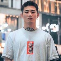 ブラックアイパッチのこのtシャツはさすがにもう古いのでしょうか