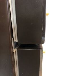 冷蔵庫についてです - 冷凍室のドアの下の部分が浮いてしまって霜が  