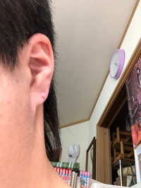 一番下のピアスが赤いです 穴の周りと穴の中が赤いです 後入れる時 Yahoo 知恵袋