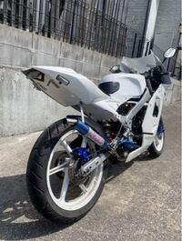 ns1についてたテールカウル ns1のネイキッドカスタムついて質問です。ns1にCBRのテール