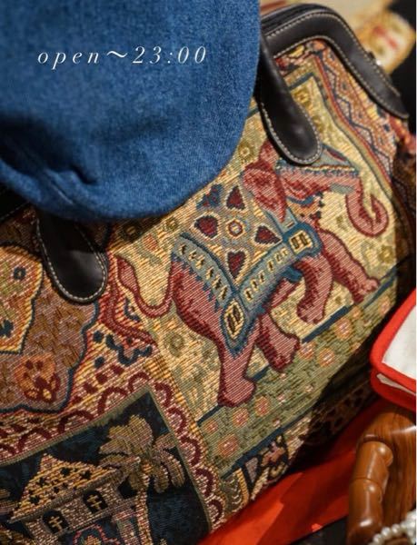 この絨毯みたいな生地の名称教えてください。♀️ - ゴブラン織かな