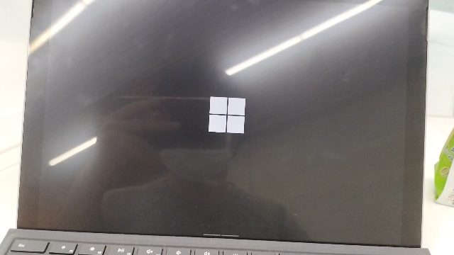 Surfacepro7のログイン画面がおかしいです 画像の画面下 Yahoo 知恵袋