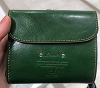 19歳大学生女です 二つ折り財布が欲しく お店をうろうろして見てみたところ Yahoo 知恵袋