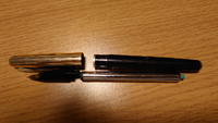 このコンバーターはどう使うのでしょう。
父の遺品から万年筆が出てきました。きれいに洗って試そうと思うのですが、パイロットの万年筆に、コンバーターようのものが入っていました。どう使うのかご存知の方いらっ しゃいますか？