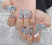 画像のようなちゅるちゅるとした透明感のあるゴテゴテネイルをセルフでやりたい Yahoo 知恵袋