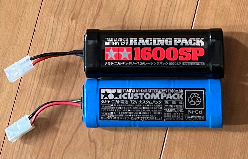 写真のバッテリーが正常に使えません 電圧は6.3(使用時は両バッテリー共に5.8)V、 抵抗は61.8と他のバッテリーと同じですが スロットルを勢いよく握るとアンプエラーが なります。教えて下... 