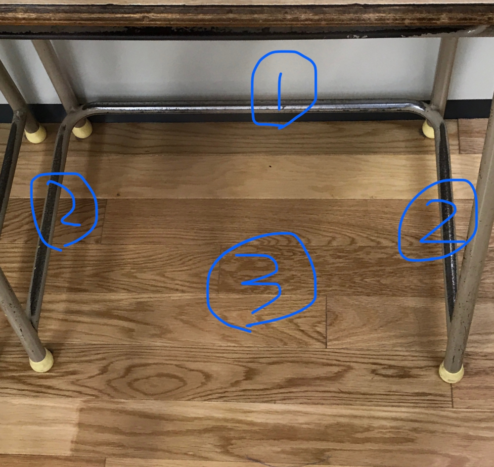 学校で使用されていたパイプ机 - 事務机/学習机