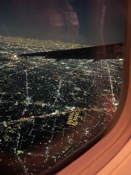 伊丹空港から飛行機で大阪から東京に行った際にとった写真なのですが撮った写真を確認したら16棟不思議な建物をみつけたのですがこれってなんなのかわかる方いますか？？ あとこれが何県あたりなのかも知りたいですよろしくお願いします