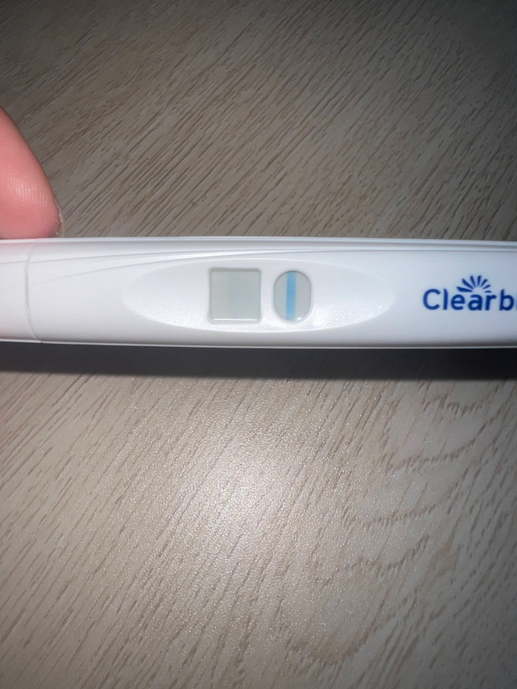 妊娠検査薬についてです。 フライングだと分かっているのですが高温期11日目でこれだともう望みはないでしょうか？ 基礎体温も貼らせていただきます！
