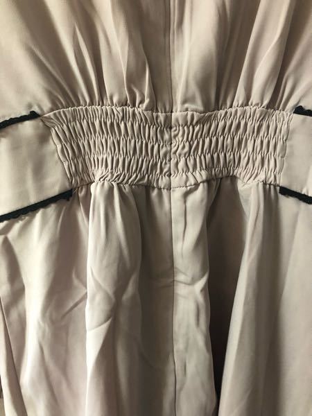 新品の服のシワが取れなくて困ってます。素材はポリエステルです。通 