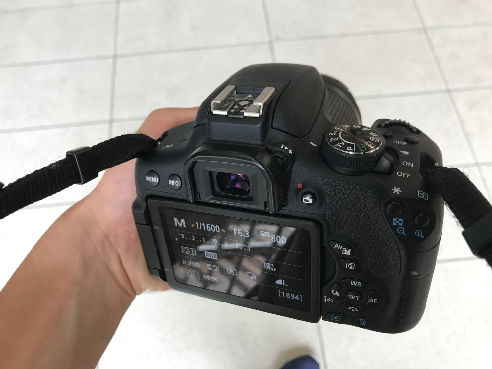 Canon EOS Kiss X8i 本体 デジタル一眼レフ　壊れてます CanonEOSkissX8iが急に撮影出来なくなりました。電源 - Yahoo!知恵袋