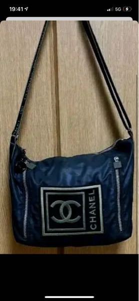 このシャネルのバッグ、表面にべたつきがあって使用感もあるのですが売ろうと思ってます！ どのぐらいで売れると思いますか？ なるべく高く売りたいです！