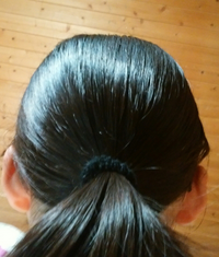 この髪の毛どう思いますか 油っぽいですか ヘアオイル使ってみたんですけど Yahoo 知恵袋