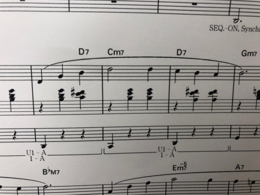 人生のメリーゴーランドの楽譜の和音が読めないので教えてください。
