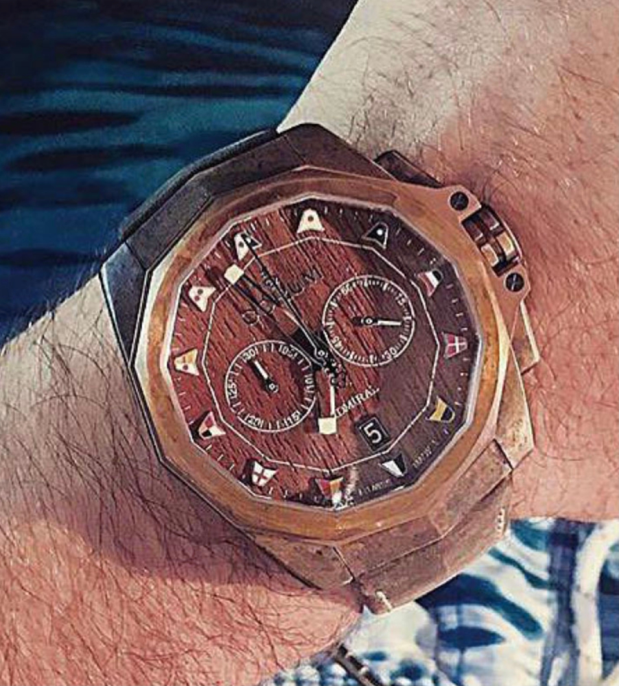 この腕時計のブランド、モデルが知りたいです わかる方がいたら教えて頂きたいです。 よろしくお願いします