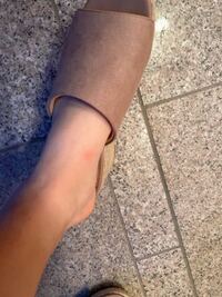 サンダルの靴擦れについてです Guのジュートミュールサンダ Yahoo 知恵袋