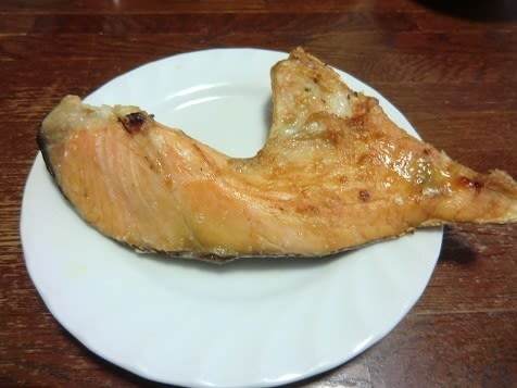 鮭カマって太りますか？ 鮭カマってこのくらいでカロリーどのくらいありますか？