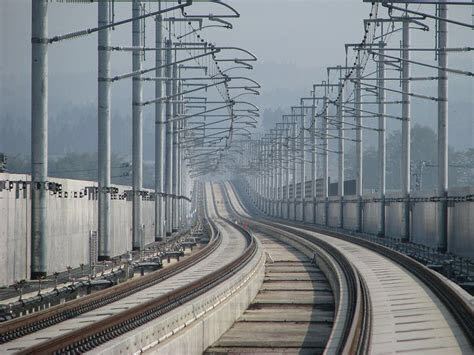 新幹線の線路はなぜスラブ軌道なんですか？