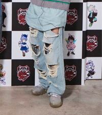 あのちゃんの履いているこのダメージデニムパンツはどこのものですか