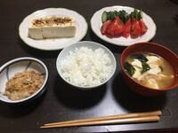 これ 今日の夜ごはんなんですが 一人暮らしの男性として こんなもんですよね Yahoo 知恵袋